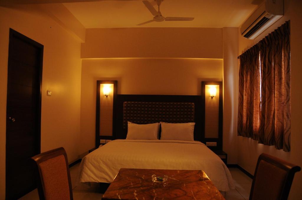 Hotel Viswas Tiruppur Room photo